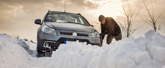 car-stuck-in-snowy-road-1
